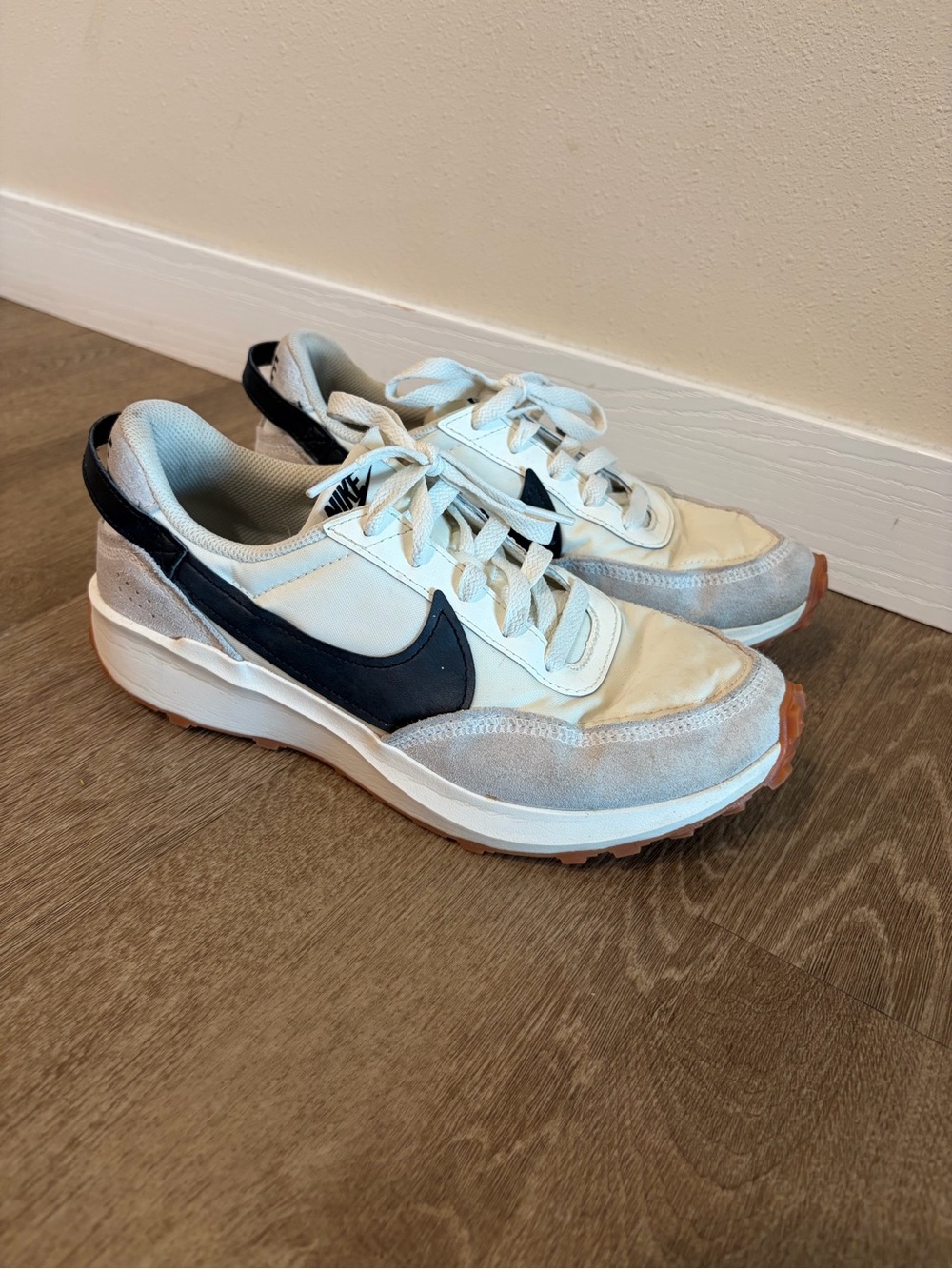 Nike Men’s White Sneakers with Black Swoosh and Gum Outsole